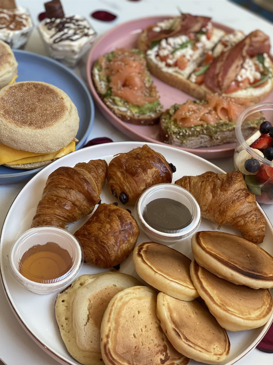 Viennoiseries, pancakes et toasts
